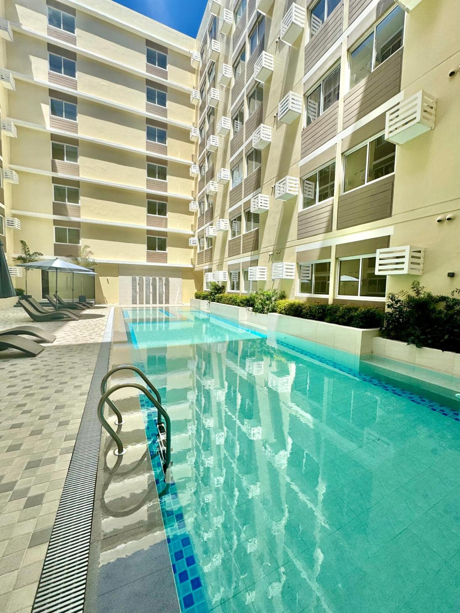 Fullerton Suites Puting Kahoy Exterior photo